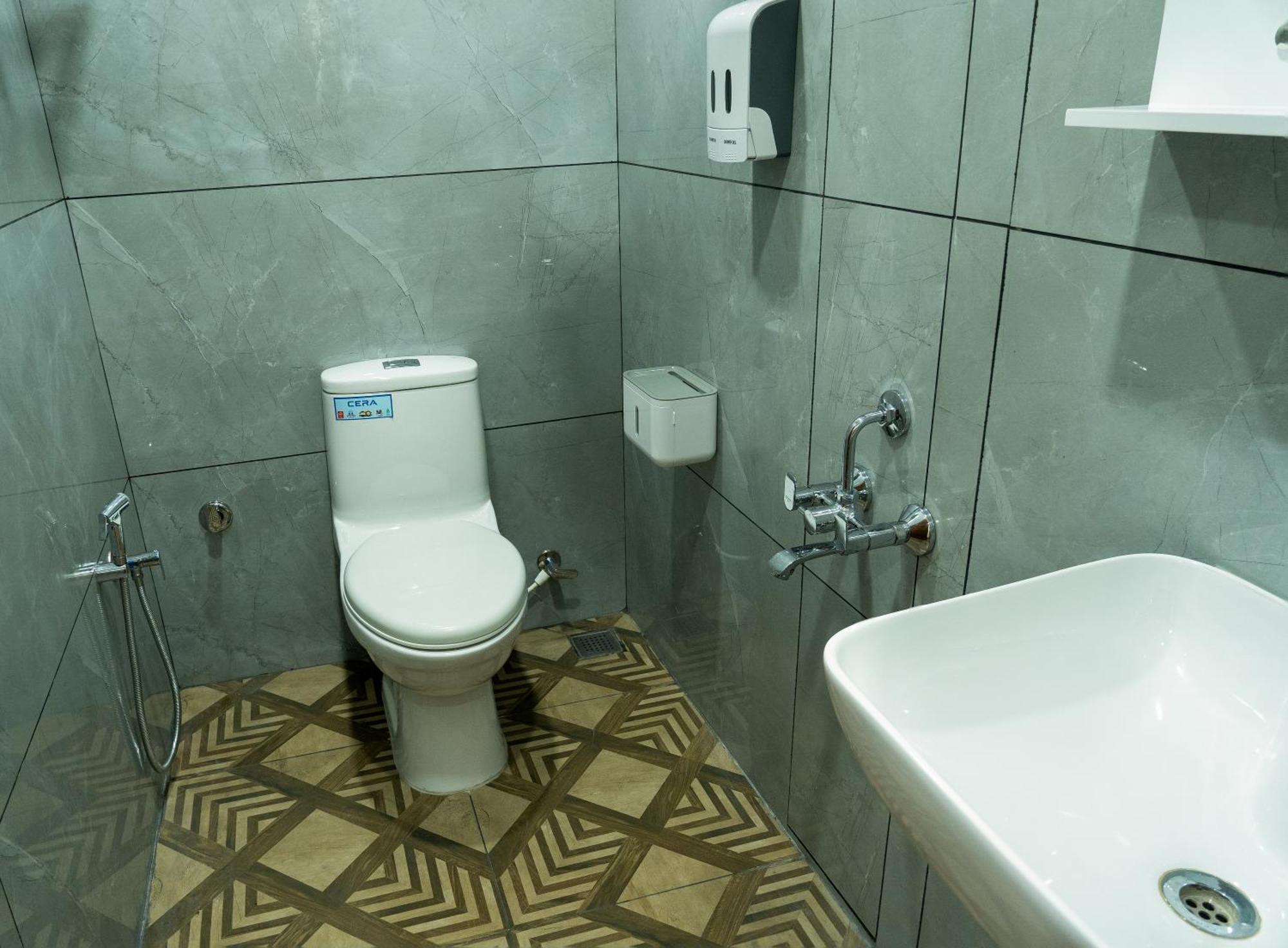 Fly View Airport Residency Hotel Nedumbassery Buitenkant foto