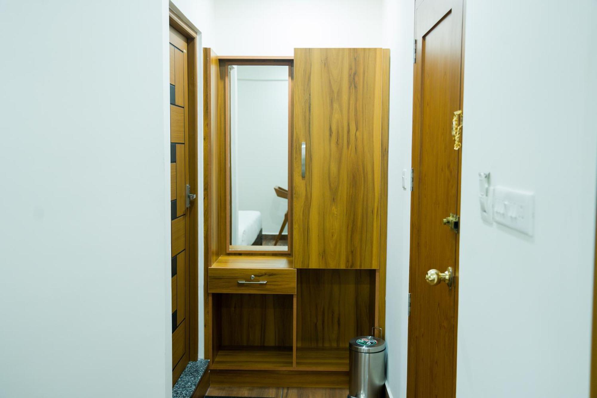 Fly View Airport Residency Hotel Nedumbassery Buitenkant foto