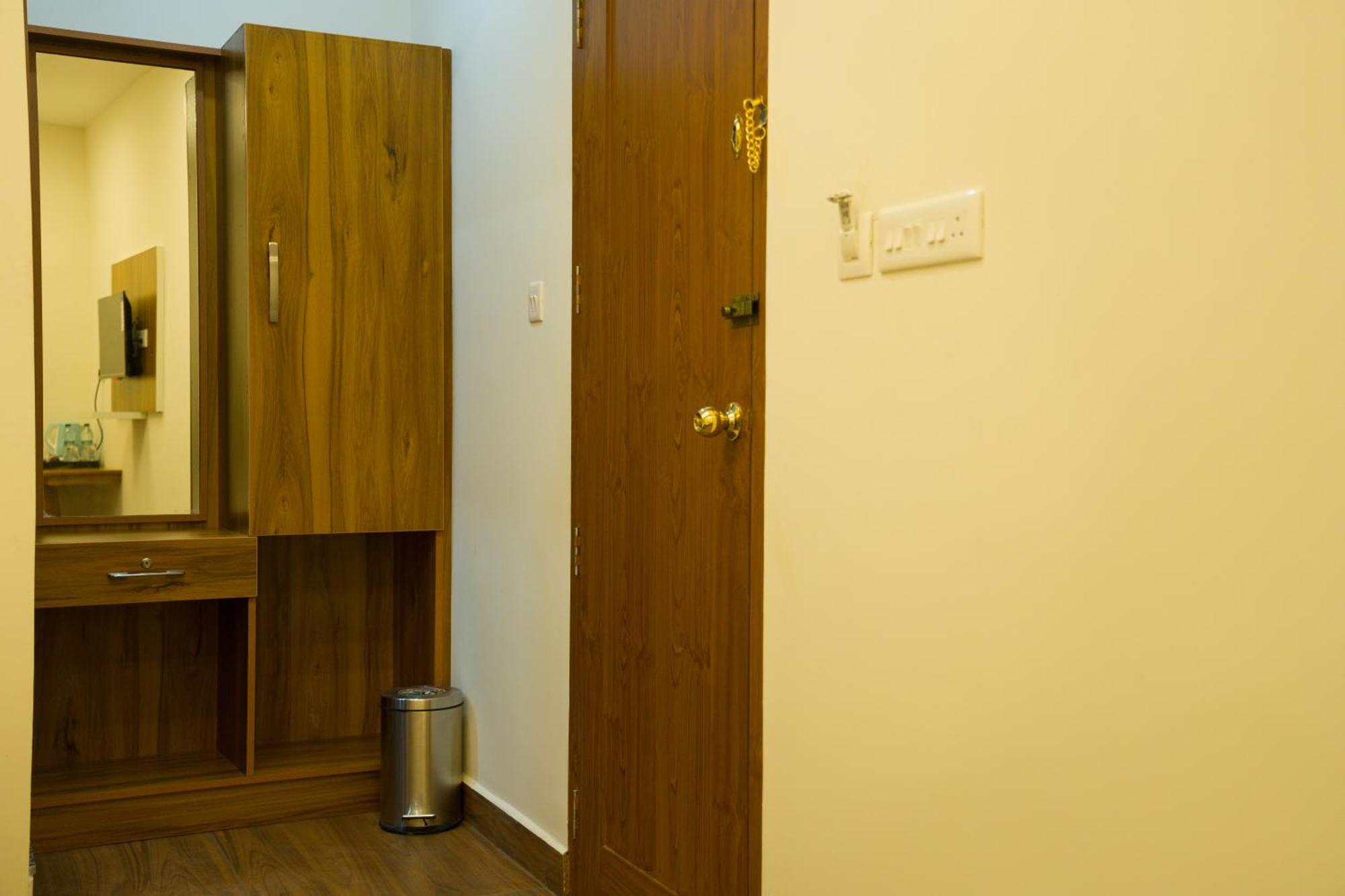 Fly View Airport Residency Hotel Nedumbassery Buitenkant foto