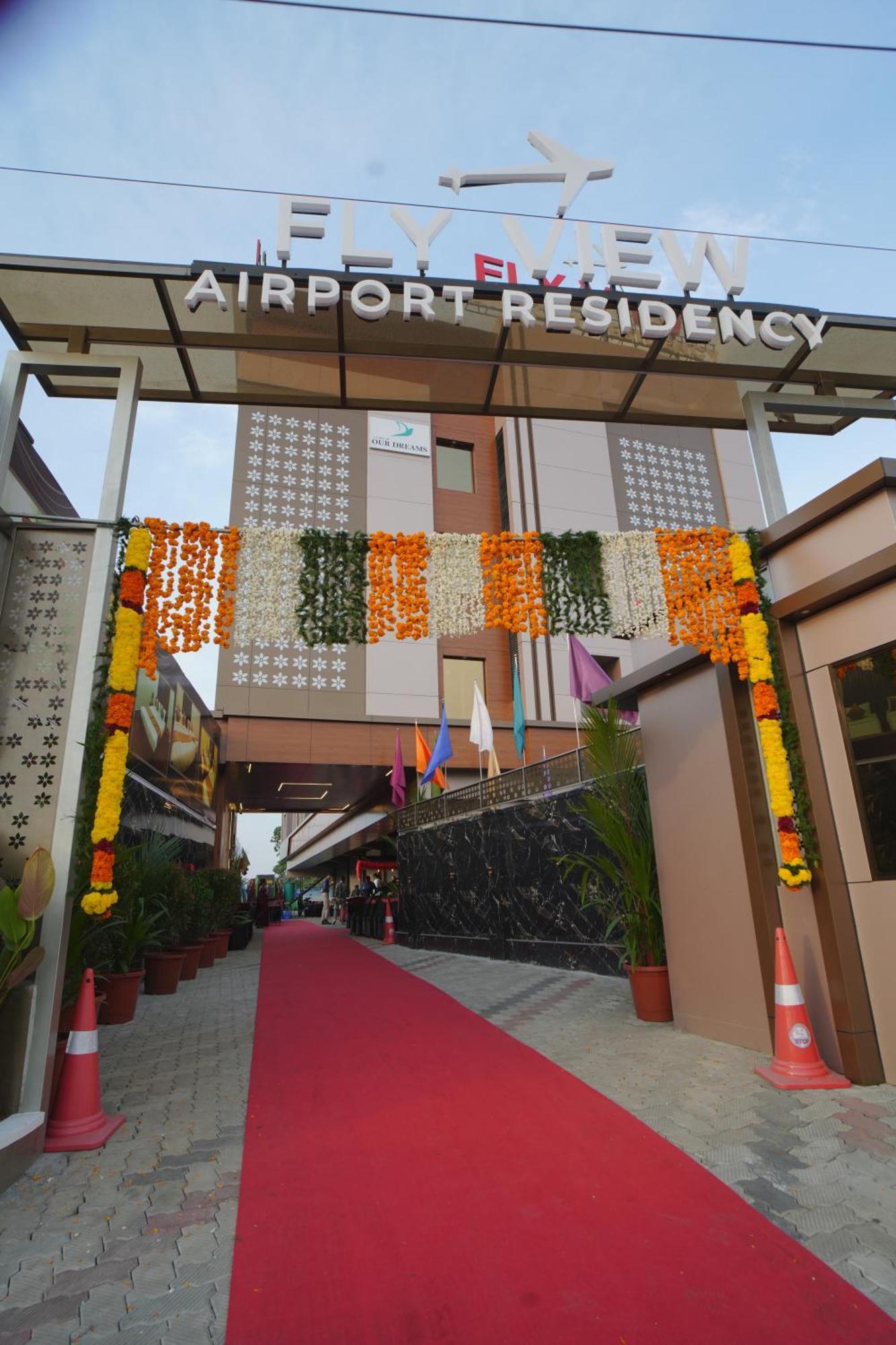 Fly View Airport Residency Hotel Nedumbassery Buitenkant foto