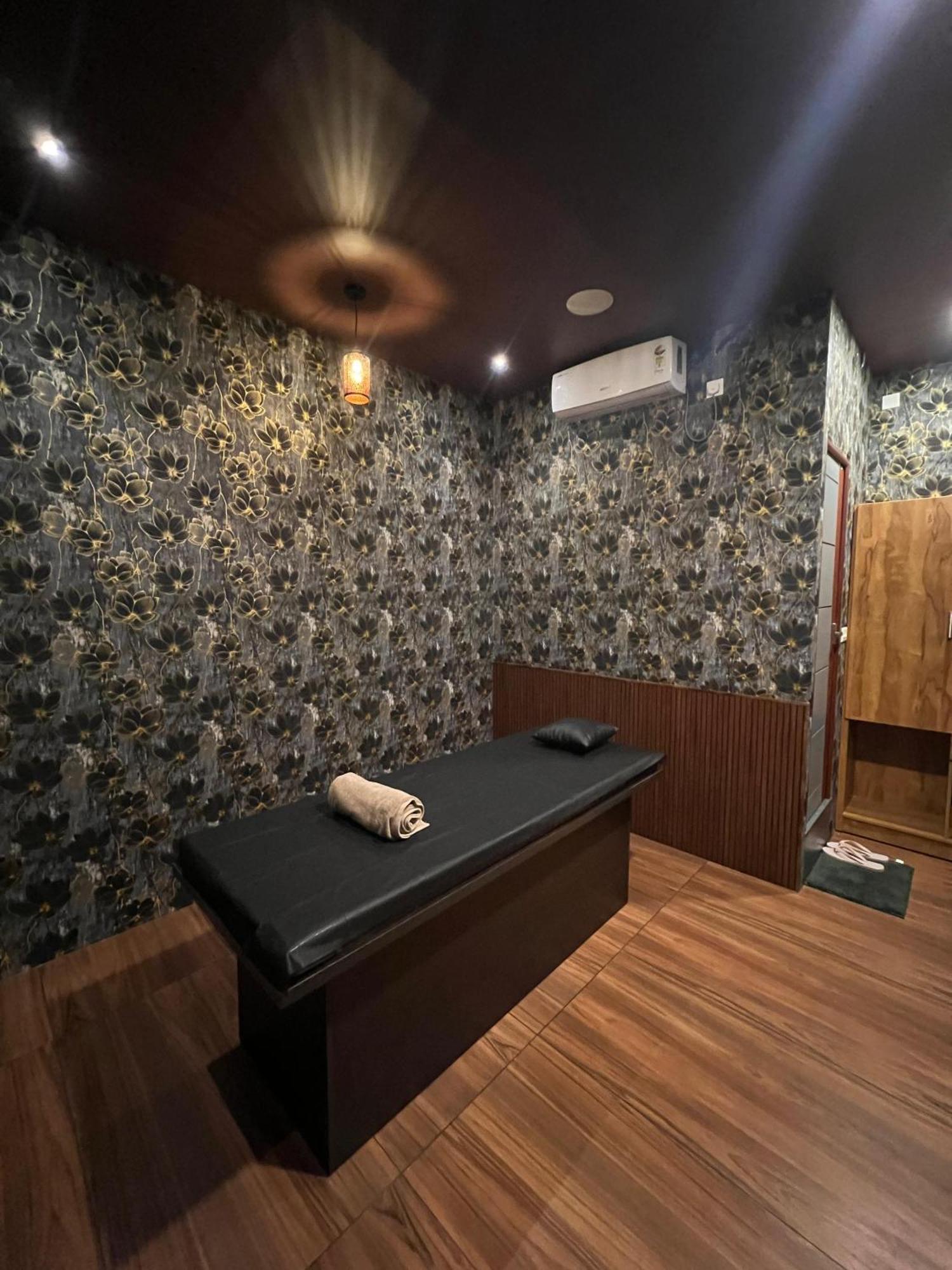 Fly View Airport Residency Hotel Nedumbassery Buitenkant foto