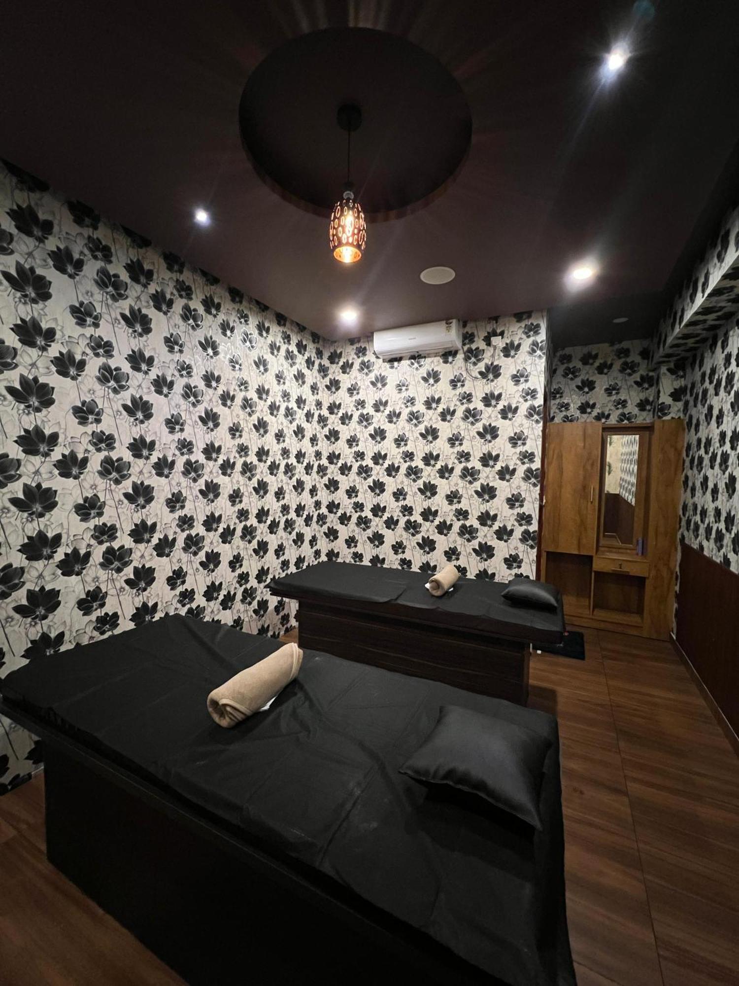 Fly View Airport Residency Hotel Nedumbassery Buitenkant foto