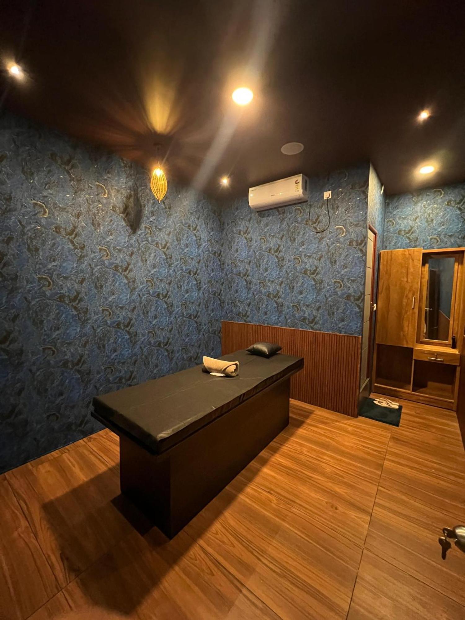 Fly View Airport Residency Hotel Nedumbassery Buitenkant foto